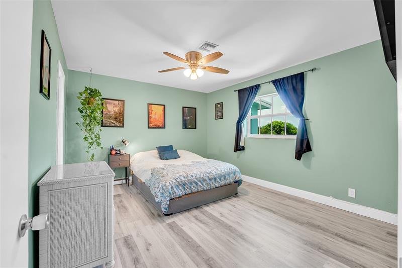 Image 11 of 47 For 931 9th Ave  17