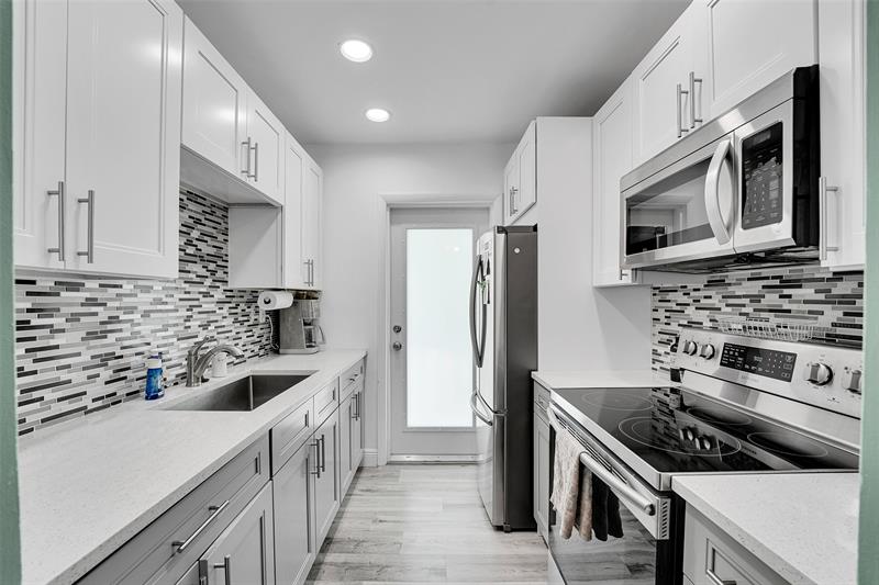 Image 3 of 47 For 931 9th Ave  17