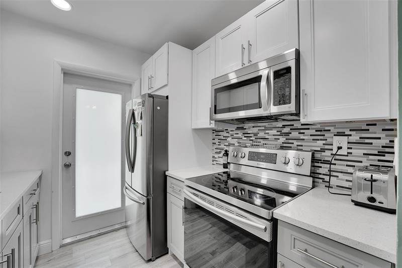 Image 4 of 47 For 931 9th Ave  17