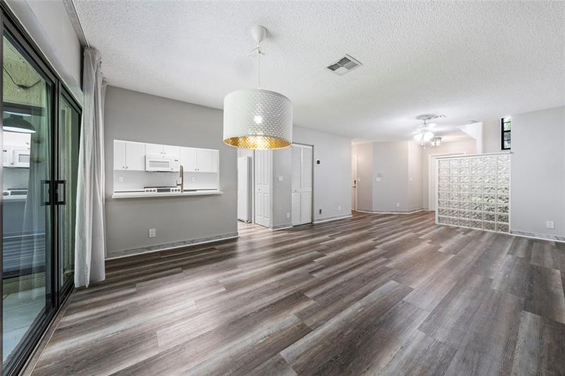Image 14 of 31 For 9139 Vineyard Lake Dr