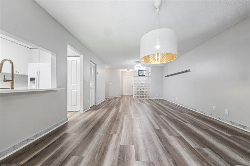 Image 15 of 31 For 9139 Vineyard Lake Dr