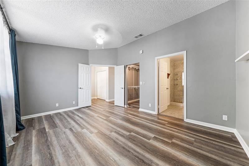 Image 17 of 31 For 9139 Vineyard Lake Dr