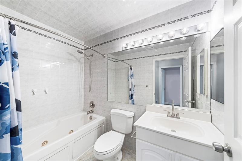 Image 21 of 31 For 9139 Vineyard Lake Dr