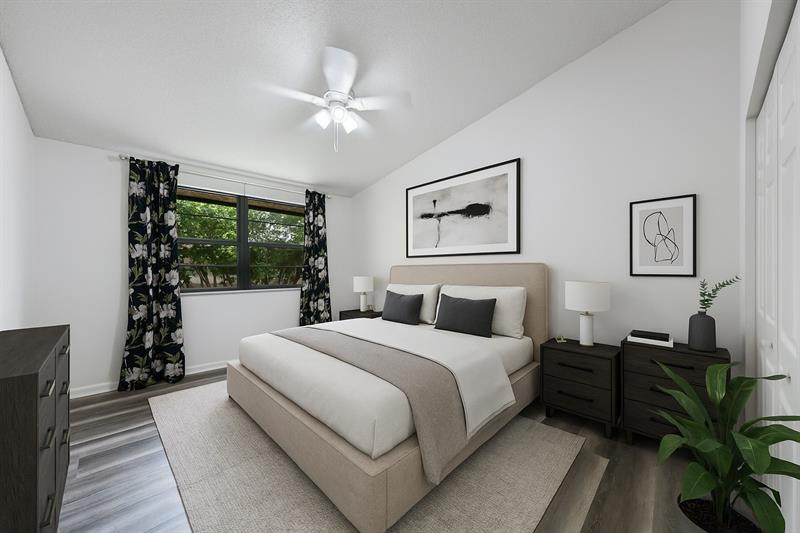 Image 22 of 31 For 9139 Vineyard Lake Dr