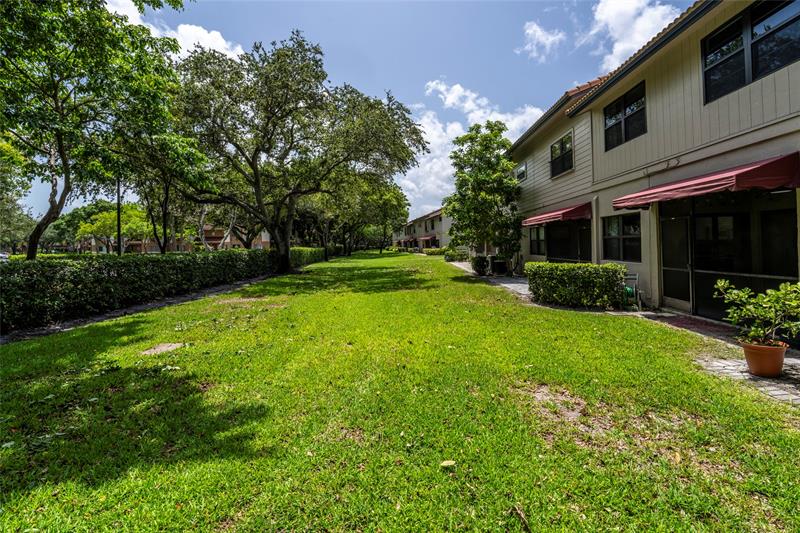 Image 26 of 31 For 9139 Vineyard Lake Dr