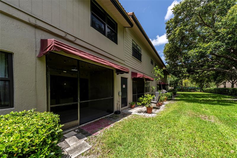 Image 27 of 31 For 9139 Vineyard Lake Dr