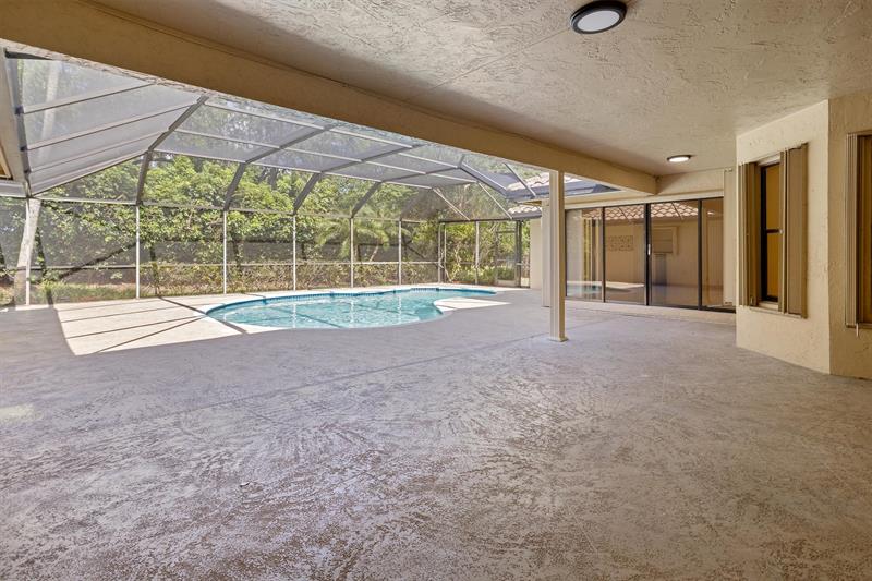 Image 21 of 61 For 1280 Manor Ct