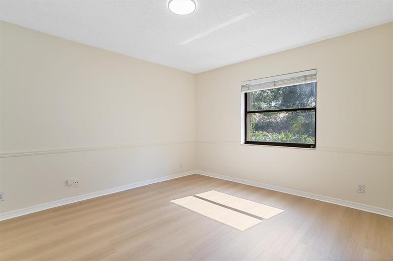 Image 22 of 61 For 1280 Manor Ct