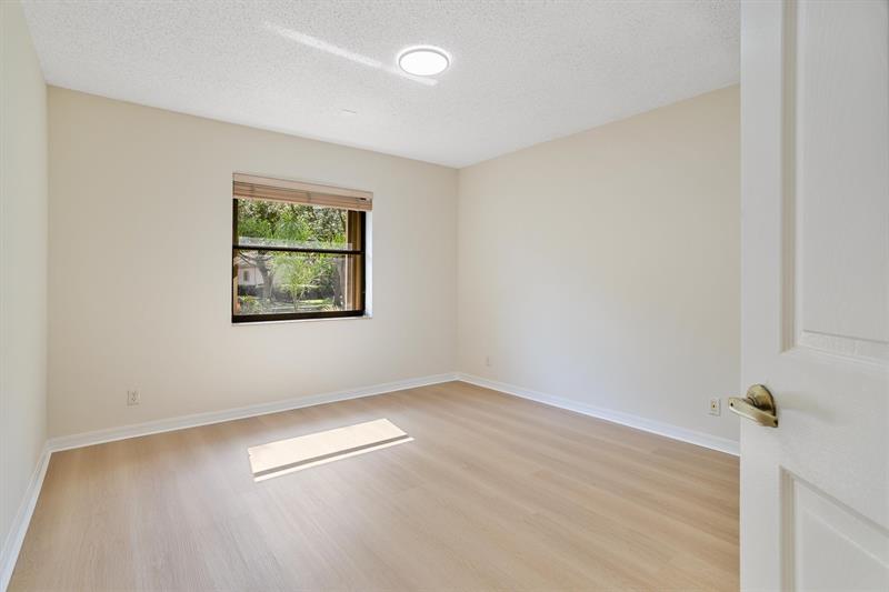 Image 23 of 61 For 1280 Manor Ct