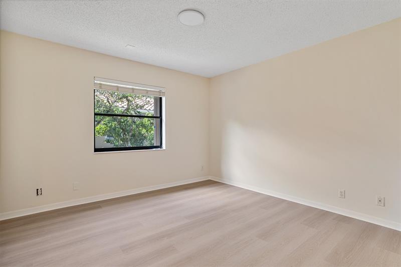 Image 26 of 61 For 1280 Manor Ct