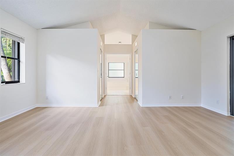 Image 33 of 61 For 1280 Manor Ct