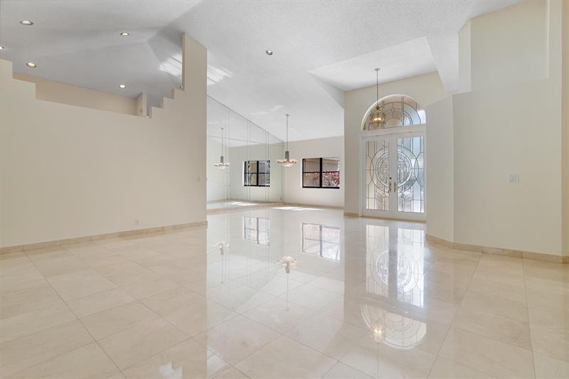 Image 7 of 61 For 1280 Manor Ct