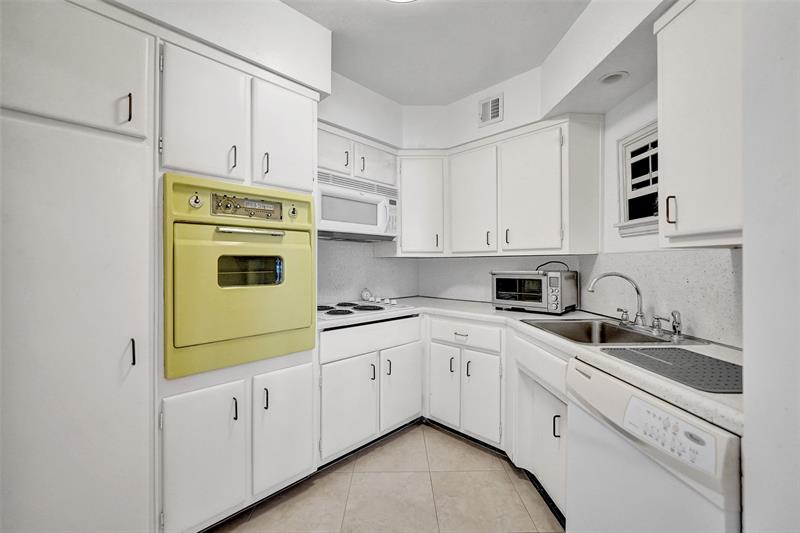 Image 24 of 46 For 3600 Galt Ocean Dr  8e