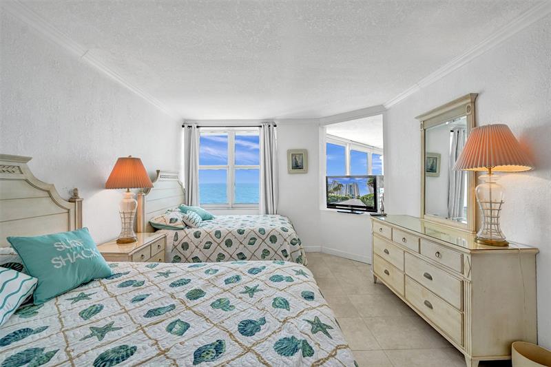 Image 33 of 46 For 3600 Galt Ocean Dr  8e