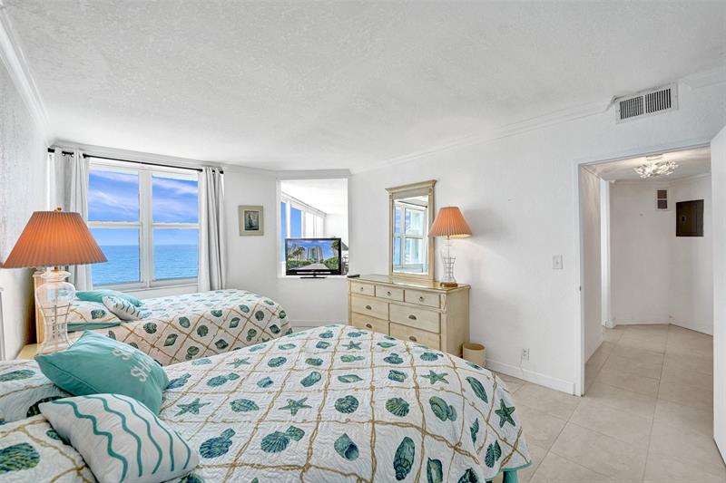 Image 34 of 46 For 3600 Galt Ocean Dr  8e