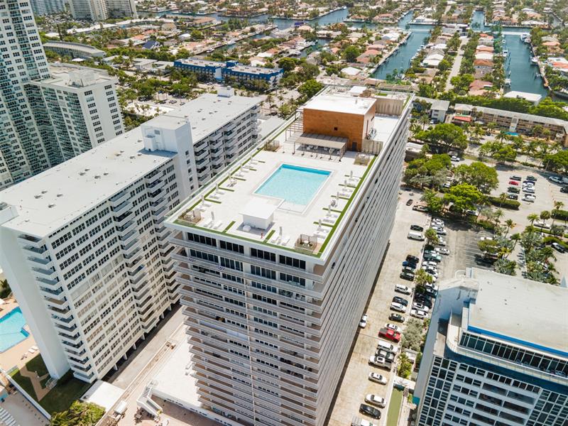 Image 28 of 36 For 4020 Galt Ocean Dr  911 & 909