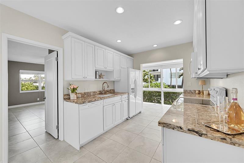 Image 12 of 77 For 1530 Ocean Blvd  12