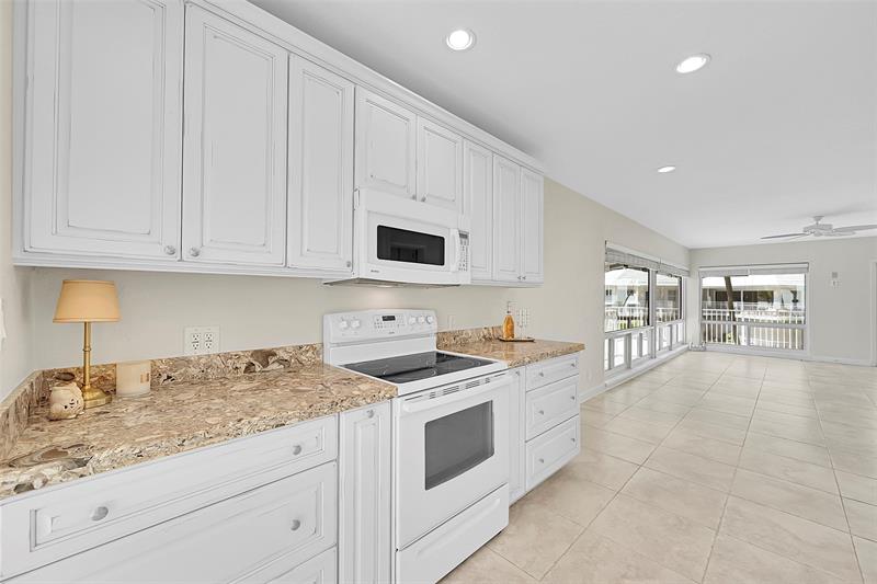 Image 14 of 77 For 1530 Ocean Blvd  12