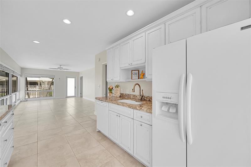 Image 15 of 77 For 1530 Ocean Blvd  12