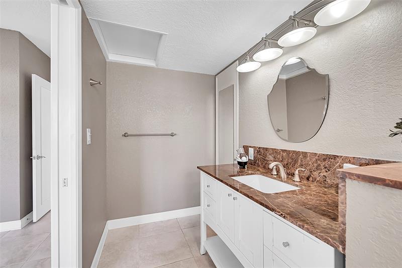 Image 21 of 77 For 1530 Ocean Blvd  12