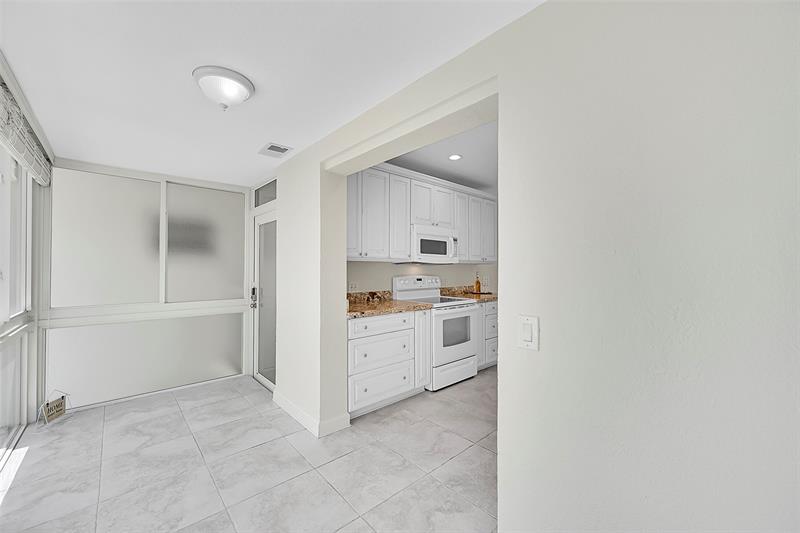 Image 28 of 77 For 1530 Ocean Blvd  12