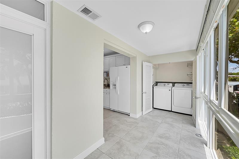 Image 30 of 77 For 1530 Ocean Blvd  12