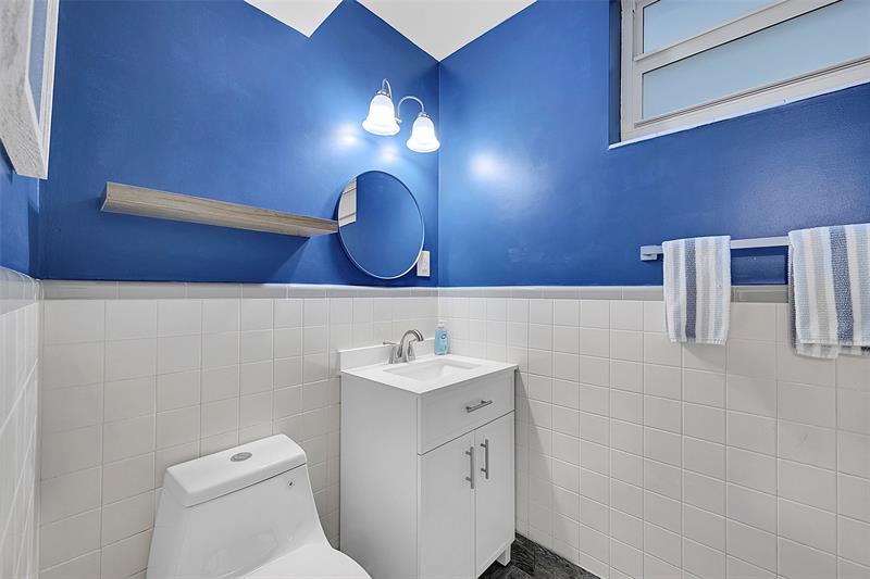 Image 52 of 77 For 1530 Ocean Blvd  12