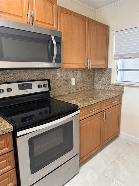 Image 10 of 22 For 9420 Poinciana Pl  416