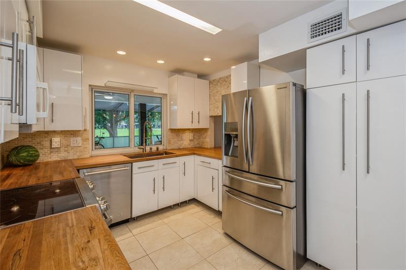 Image 12 of 48 For 1400 Sandpiper Cir