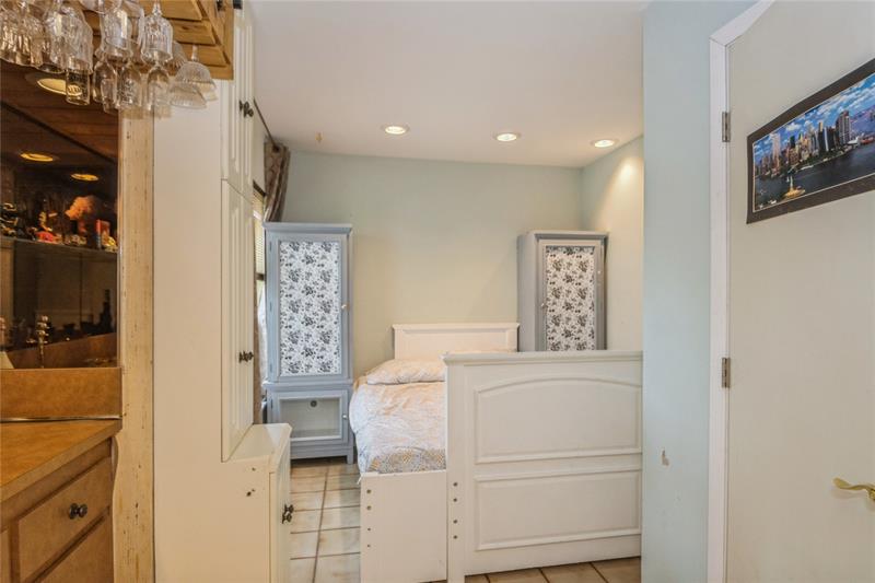 Image 16 of 48 For 1400 Sandpiper Cir