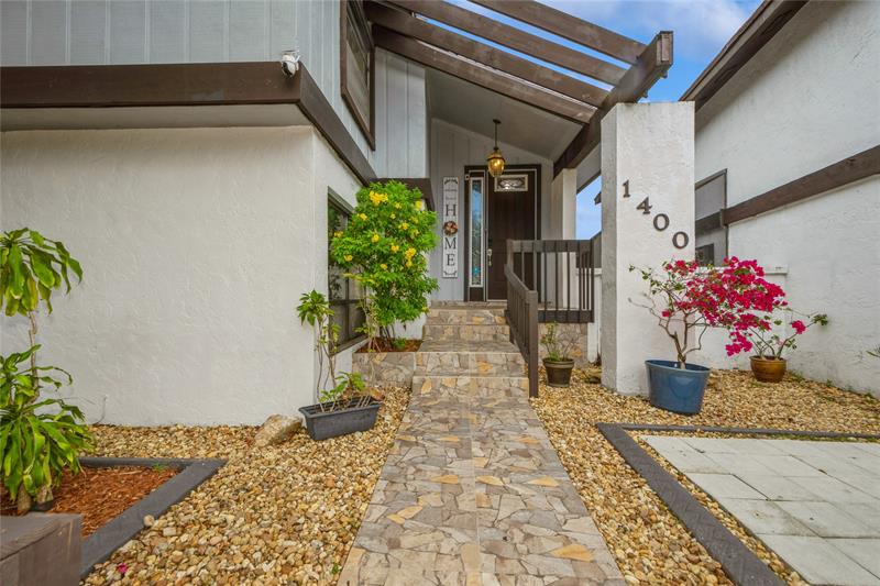 Image 3 of 48 For 1400 Sandpiper Cir