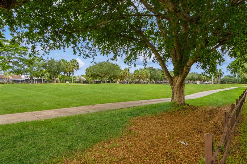 Image 44 of 48 For 1400 Sandpiper Cir