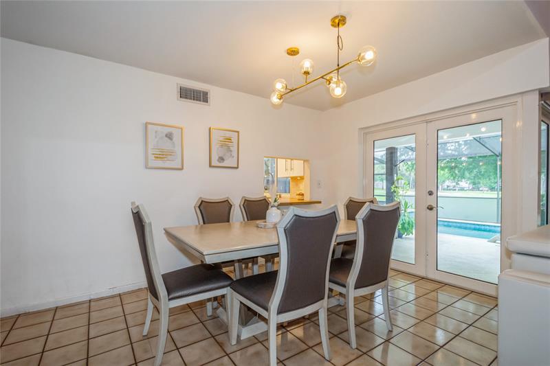 Image 9 of 48 For 1400 Sandpiper Cir