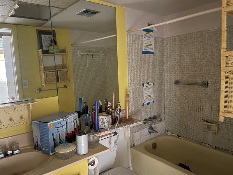 Image 11 of 11 For 8101 Sunrise Lakes Dr  302