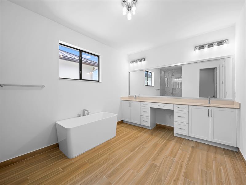 Image 14 of 43 For 1445 23rd Court