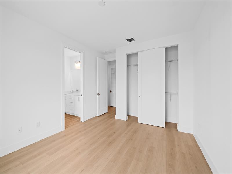 Image 18 of 43 For 1445 23rd Court