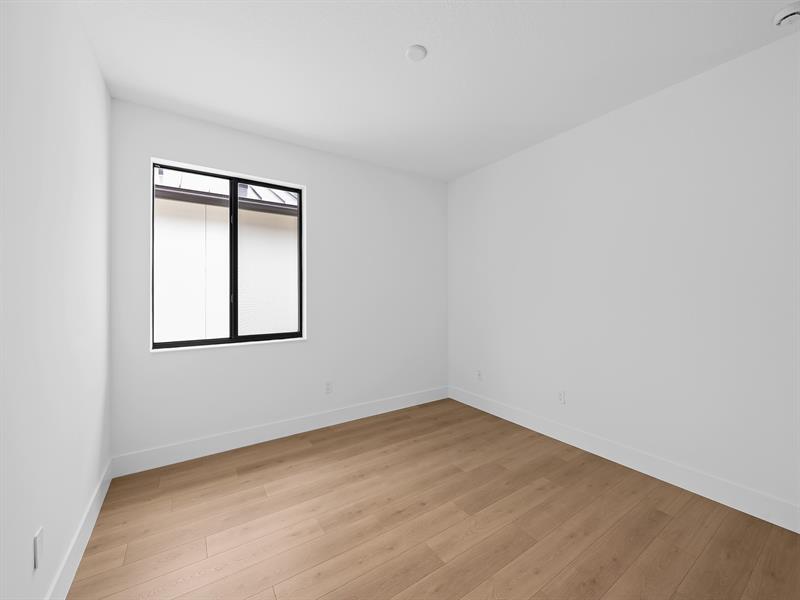 Image 22 of 43 For 1445 23rd Court