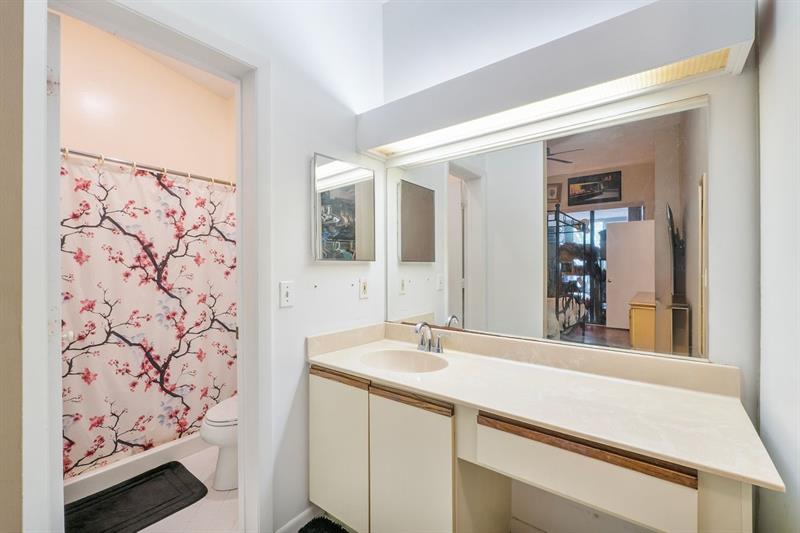 Image 14 of 17 For 4517 Carambola Cir S  27290