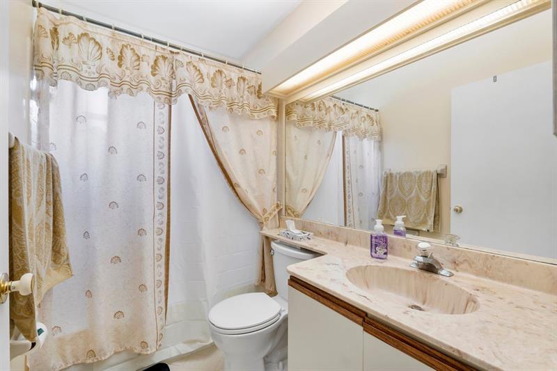 Image 16 of 17 For 4517 Carambola Cir S  27290