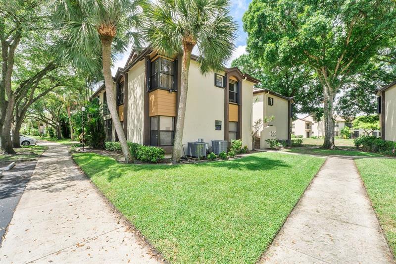 Image 7 of 17 For 4517 Carambola Cir S  27290