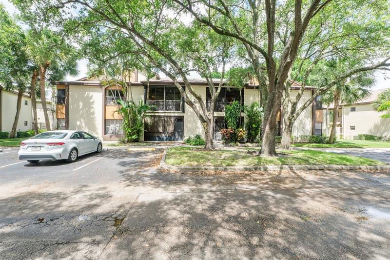 Image 8 of 17 For 4517 Carambola Cir S  27290