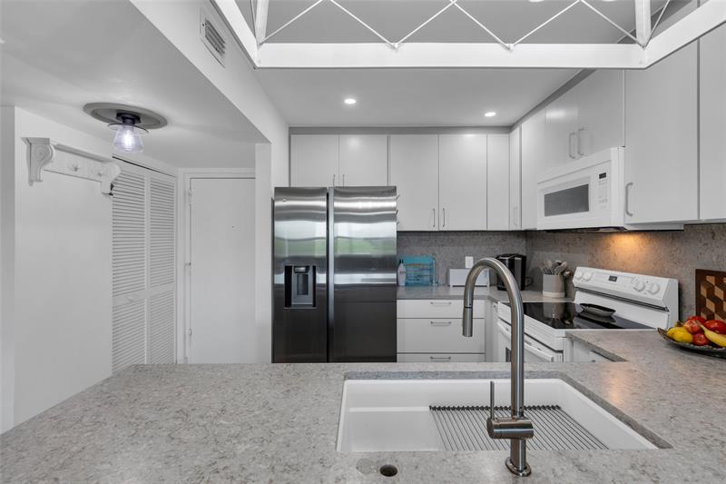 Image 10 of 47 For 900 River Reach Dr  518