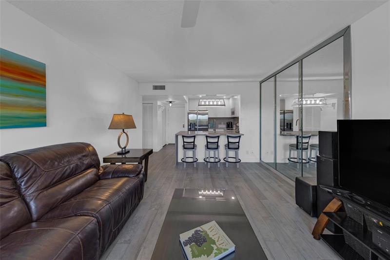 Image 14 of 47 For 900 River Reach Dr  518