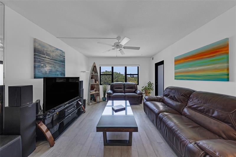 Image 15 of 47 For 900 River Reach Dr  518