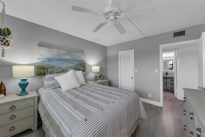 Image 18 of 47 For 900 River Reach Dr  518