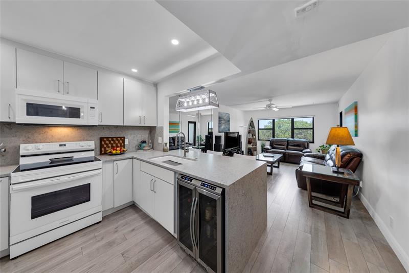 Image 2 of 47 For 900 River Reach Dr  518