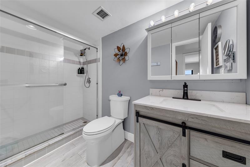 Image 21 of 47 For 900 River Reach Dr  518