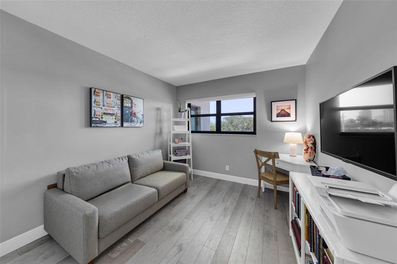 Image 22 of 47 For 900 River Reach Dr  518