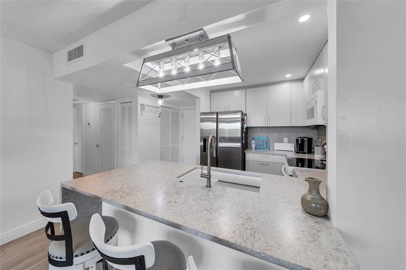 Image 9 of 47 For 900 River Reach Dr  518