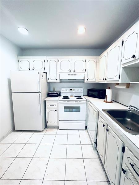 Image 8 of 20 For 226 Brittany E  226